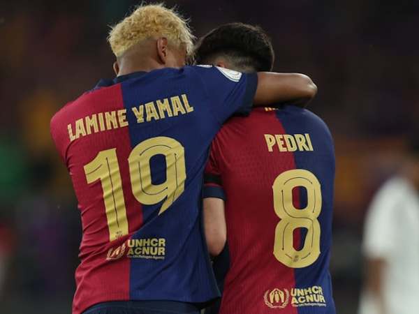 Barcelona's Pedri and Lamine Yamal on April 26, 2025