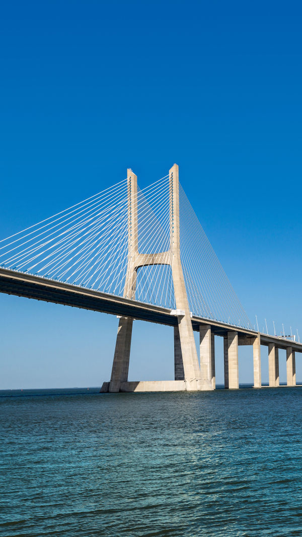 Crossing Modern Lisbon