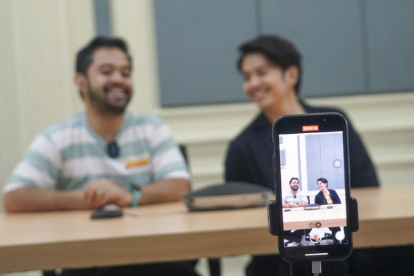 Pemain film Jumbo Angga Yunanda dan Ryan Adriandhy aat berkunjung ke kumparan. Foto: Dicky Adam Sidiq/kumparan