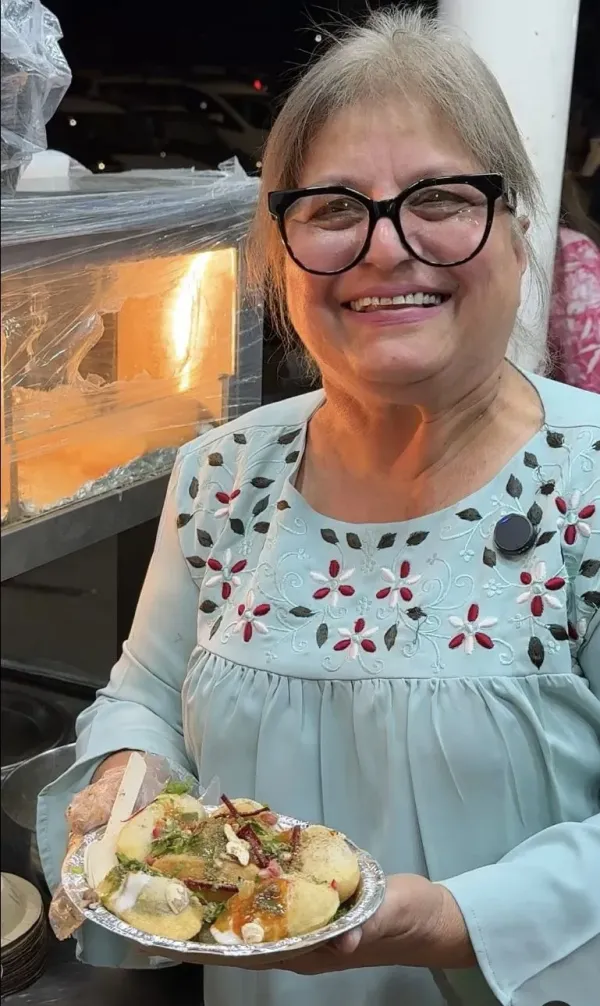 Keren! Nenek 62 Tahun Ini Masih Semangat Buka Warung Makan