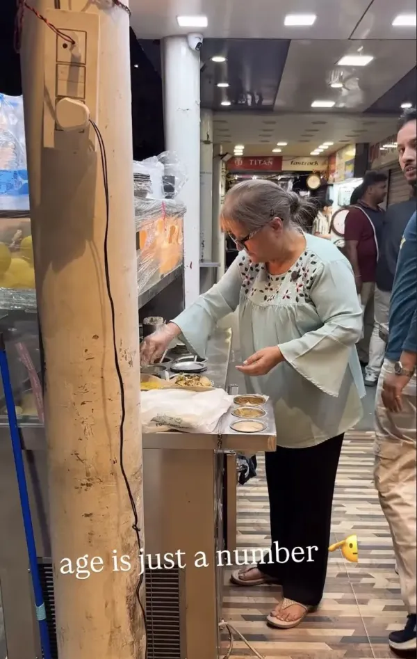 Keren! Nenek 62 Tahun Ini Masih Semangat Buka Warung Makan