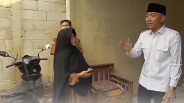 VIRAL MURID LEBAK: Tangkapan layar momen kepala sekolah SD (kiri0 debat dengan Bupati Lebak (kanan) soal ganti rugi meja yang dirusak murid, disadur pada Selasa (29/4/2025). Inilah sosok Fifi Siti Rofikoh, kepala sekolah yang viral karena minta ganti rugi meja kursi rusak ke orangtua murid. Bupati Lebak sampai bersuara.