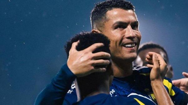 EKSPRESI RONALDO - Senyum Cristiano Ronaldo (Al Nassr) usai mencetak gol di semifinal Piala Super Arab Saudi kontra Al Taawon, Kamis (14/8/2024) dinihari WIB.