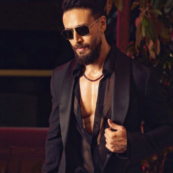 9. Tiger Shroff: He started his career in 2014 with Heropanti. Many have worked in films, but most have been flops. Actually Tiger studied at the American School of Bombay. Then Amati went to the university for higher education and did further studies from there. 
