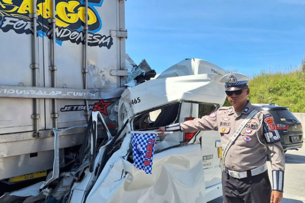 Kecelakaan maut mobil travel menghantam bagian belakang truk di Tol Cisumdawu KM 189,Selasa (29/4/2025). Foto: PJR Cisumdawu