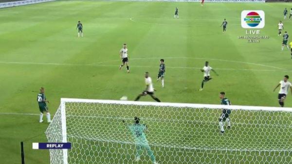 PSS SLEMAN VS PSM MAKASSAR - Potret gol Dominikus Dion dalam laga PSS Sleman kontra PSM Makassar di Stadion Maguwoharjo, Sleman, Yogyakarta, Sabtu (3/5/2025).