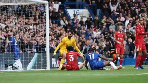 Soccer Football - Premier League - Chelsea v Liverpool - Stamford Bridge, London, Britain - May 4, 2025 Liverpool's Jarell Quansah (not pictured)  scores an own goal and Chelsea's second Action Images via Reuters/John Sibley EDITORIAL USE ONLY. <div class=
