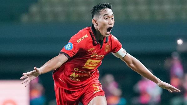 POTRET PEMAIN PERSIJA JAKARTA - Kapten Persija Jakarta, Rizky Ridho berselebrasi saat melawan Arema FC  dalam lanjutan pekan ke-26 Liga 1 2024/2025 di Stadion Patriot, Bekasi, Jawa Barat pada Minggu, 9 Maret 2025.
