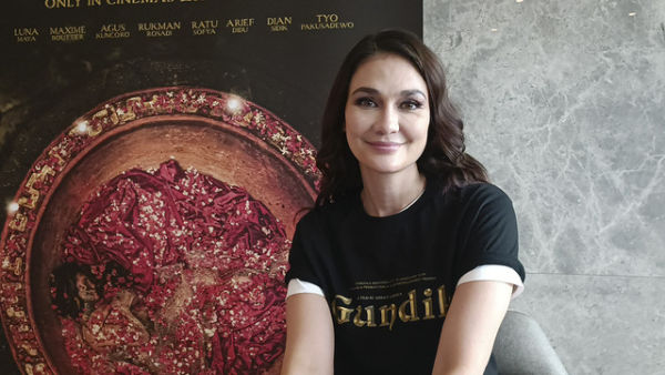 Luna Maya dalam Konferensi pers film Gundik, Senayan, Minggu (16/3/2025). Foto: Giovanni/kumparan