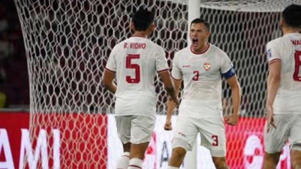 TAMPIL MATI-MATIAN - Kapten Timnas Indonesia, Jay Idzes disadur dari Instagram pribadinya @jayidzes, Rabu 19/3/2025). Jay Idzes, meminta para pemain baru di Skuad Garuda tersebut untuk tampil mati-matian di atas lapangan demi pecinta sepak bola Tanah Air.