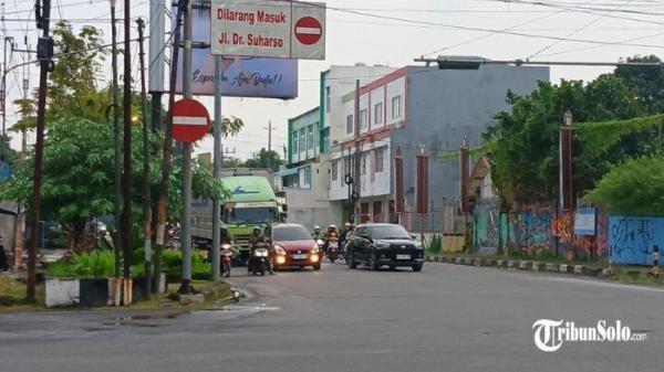 BAKAL DUA ARAH : Kondisi jalan Prof Dr Soeharso Laweyan Solo, Rabu (19/3/2025). Penerapan aturan dua arah untuk jalan Prof Dr Soeharso, Kecamatan Laweyan Solo masih belum bisa dimulai pada bulan Mei 2025 ini.