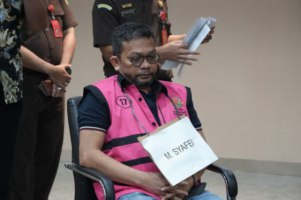 Kejagung menggelar rekonstruksi kasus dugaan suap pengaturan vonis lepas kasus korupsi crude palm oil (CPO).<div class=