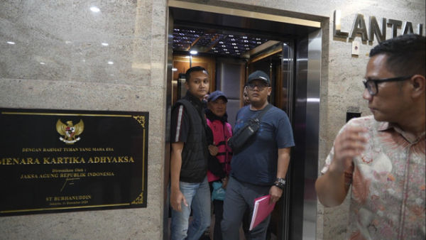 Penahanan tersangka kasus suap vonis lepas korupsi CPO. Foto: Dok. Kejagung