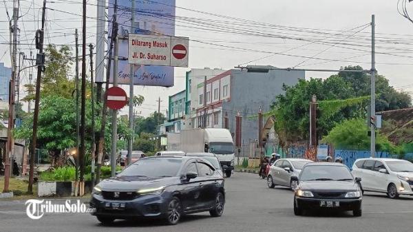 BAKAL DUA ARAH : Kondisi jalan Prof Dr Soeharso Laweyan Solo, Rabu (19/3/2025). Penerapan aturan dua arah untuk jalan Prof Dr Soeharso, Kecamatan Laweyan Solo masih belum bisa dimulai pada bulan Mei 2025 ini.