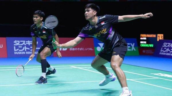 Aksi pasangan ganda putra Indonesia, Muhammad Shohibul Fikri/Daniel Marthin di turnamen Japan Open 2024.