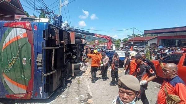 LAKA BUS ALS - Kecelakaan bus Antar Lintas Sumatera (ALS) di Kelurahan Bukit Surungan, Kecamatan Padang Panjang Barat, Kota Padang Panjang, Sumatera Barat, Selasa (6/5/2025) pagi. <div class=