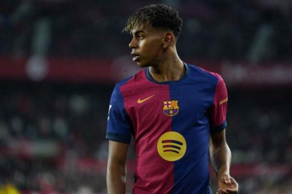 FC Barcelona player Lamine Yamal wearing Spotify sponsored home shirt