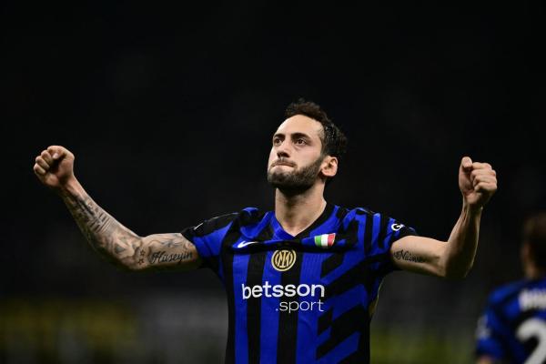 Inter Milan's Turkish midfielder #20 Hakan Calhanoglu celebrates scoring his team's second goal from the penalty spot during the UEFA Champions League semi-final second leg football match between Inter Milan and FC Barcelona at the San Siro stadium in Milan, Italy on May 6, 2025. (AFP Photo)
