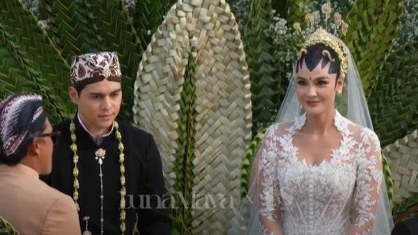 JELANG AKAD NIKAH - Momen Jelang Akad nikah Luna Maya dan Maxime Bouttier. <div class=