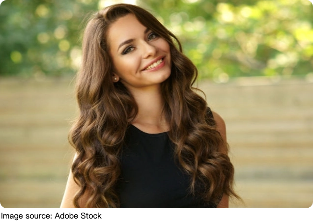 Cheveux bouclés