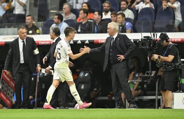 Real Madrid head coach Carlo Ancelotti (R) shake hands with his player Arda Guler (L) during the La Liga week 2 football match between Real Madrid and Real Valladolid at the Santiago Bernabeu stadium in Madrid, Spain on August 25, 2024. (AA Photo)