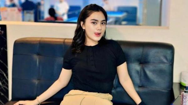 IBU MUDA- Siska Amelia Puang Intan, selebgram asal Kendari tengah jadi sorotan usai kehilangan tiga anaknya yang tewas terpanggang. Saat kejadian, Siska tengah pergi bersama pacarnya.