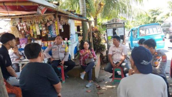 TINJAU: Kapolsek Tuminting, IPTU Victorricco Andriadhi Hartono, bersama jajaran anggota kepolisian melakukan peninjauan langsung ke lokasi kejadian di Boulevard 2, Kelurahan Maasing, Lingkungan III, Kecamatan Tuminting, Kota Manado. <div class=