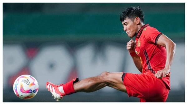 AKSI LAGA - Potret Firza Andika saat laga Persija Jakarta Vs Arema FC pada Liga 1 pekan ke-26. Terbaru Firza Andika potensi hengkang dari Persija Jakarta pada akhir musim ini.