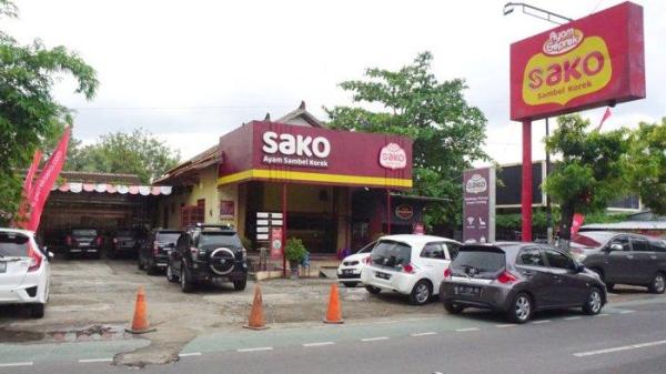 Outlet Ayam SaKo di Sragen, Jawa Tengah, yang terkenal.