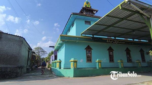 VIRAL BAHAS TUYUL - Masjid yang menjadi lokasi untuk pengumuman bahas soal tuyul dan sempat viral di sosial media. Ternyata lokasinya berada di Dusun Carat, Kecamatan Juwiring, Kabupaten Klaten.