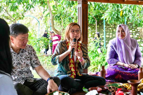 Wamenekraf Irene Umar kenalkan kuliner lokal NTB kepada 27 perwakilan keduaan besar negara-neraga sahabat.<div  class=