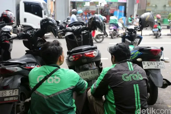 Kementerian Ketenagakerjaan mengeluarkan Surat Edaran terkait pembayaran THR untuk para pekerja. Kemnaker menyebut ojol dan kurir berhak menerima THR.