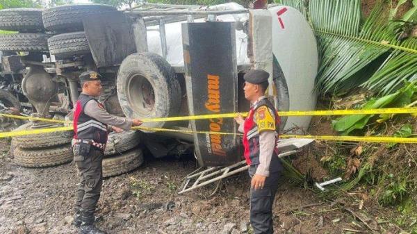 Jalur tengkorak Purworejo-Magelang tepatnya di Desa Kalijambe di Kecamatan Bener, Kabupaten Purworejo, kembali memakan korban kecelakaan. <div class=