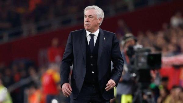 EL CLASICO - Pelatih Real Madrid Carlo Ancelotti memberikan arahan kepada para pemainnya dalam pertandngan final Copa del Rey antara Barcelona vs Real Madrid di Stadion Olimpiade Sevilla, Minggu (27/4/2025). (Website Madrid - 27/4/2025)