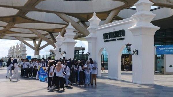 Suasana teras Area Keberangkatan Yogyakarta International Airport (YIA) di Kapanewon Temon, Kulon Progo, belum lama ini.