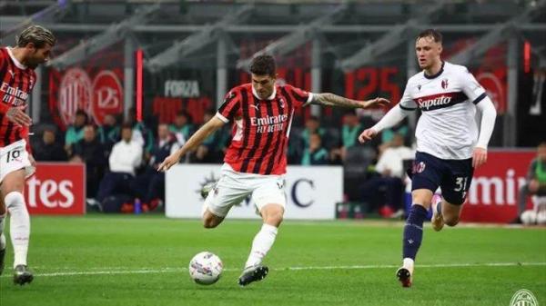AC MILAN VS BOLOGNA - Aksi Gelandang AC Milan, Christian Pulisic saat melawan Bologna di Liga Italia 2024-2025. AC Milan akan menghadapi Bologna pada final Coppa Italia, Rabu (14/5/2025) di Stadion Olimpico, Roma.