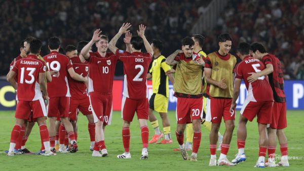 TIMNAS INDONESIA - Pesepak bola Timnas Indonesia berselebrasi usai laga Timnas Indonesia melawan Bahrain dalam babak kualifikasi Piala Dunia 2026 Zona Asia di Stadion Utama Gelora Bung Karno, Senayan, Jakarta, Selasa (25/3/2025). Timnas Indonesia berhasil mengalahkan Bahrain dengan skor 1-0. TRIBUNNEWS/IRWAN RISMAWAN