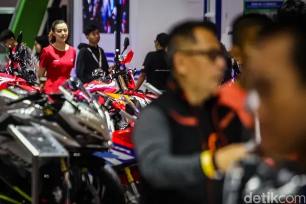 Pameran Motorcycles Show atau IMOS 2023 berlangsung mulai dari tanggal 25-29 Oktober 2023. Panitia menargetkan 6 ribu sepeda motor terjual ke pengunjung.