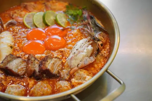 Non Halal! Ini 5 Resto Thailand yang Punya Menu Babi Lezat