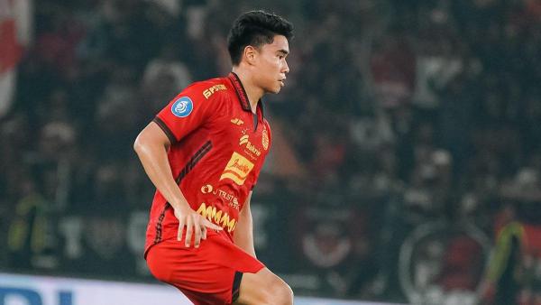 Bek Persija Jakarta, Muhammad Ferarri dalam laga kontra Dewa United dalam lanjutan pertandingan pekan kelima Liga 1 2024/2025 di Stadion Gelora Bung Karno, Jakarta pada Senin (16/9/2024).