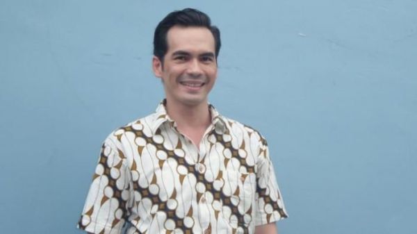 Atalarik Syah usai menjadi bintang tamu di program bincang-bincang di studio Trans TV, Jakara Selatan, Selasa (18/10/2016).