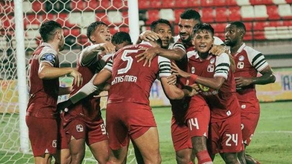 Aksi selebrasi pemain Barito Putera saat melawan Persebaya Surabaya pada pekan ke-21 Liga 1, Sabtu (25/1/2025) malam WIB.