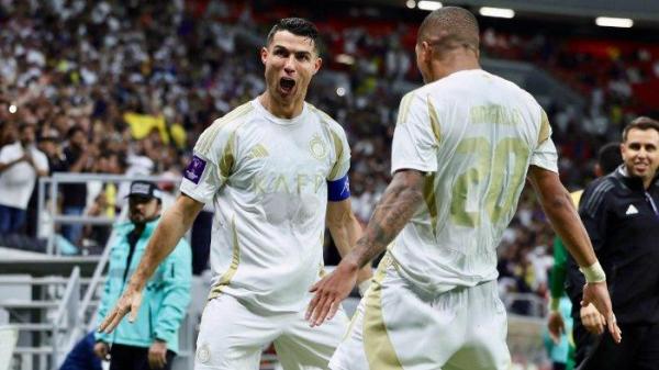 SELEBRASI RONALDO - Selebrasi Cristiano Ronaldo (kiri) bersama Angelo saat pertandingan Al Gharafa vs Al Nassr di Al Bayt Stadium pada lanjutan Liga Champions Asia, Senin (25/11/2024). Cristiano Ronaldo cetak dua gol.