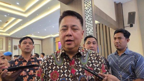 WAWANCARA KASUS PENAHANAN IJAZAH- Direktur Ditreskrimum Polda Jatim Kombes Pol Farman saat di Gedung Mahameru Mapolda Jatim, pada Jumat (16/5/2025)