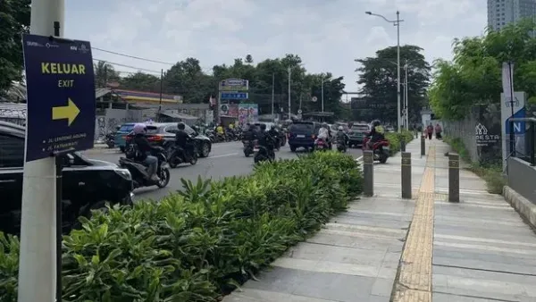 Akses baru stasiun Tanjung Barat.