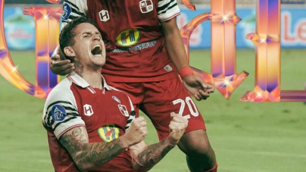 Aksi selebrasi striker Barito Putera, Jaime Moreno ketika menjebol gawang Persib Bandung di pekan ke-32 Liga 1 2024, Jumat (9/5).