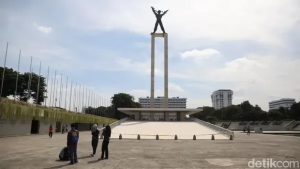 Taman Lapangan Banteng adalah kawasan terbuka di Pasar Baru, Kecamatan Sawah Besar, Jakarta Pusat. <div class=