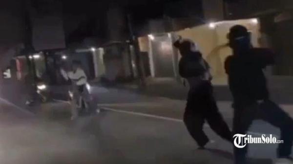 Aksi duel maut antara dua kelompok gangster 17/5