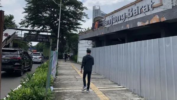 Akses baru Stasiun Tanjung Barat.