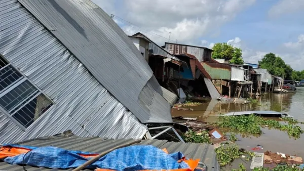 The rear of 10 houses collapse into the river due to erosion. Photo by Vu Le